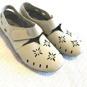 Propet shoes women 7 leather flats off white velcro elastic back comfort ortho